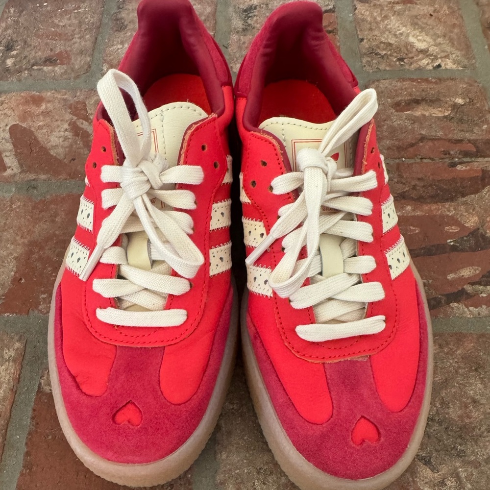 ADIDAS “Valentine” SAMBAS red&white collectible Sneakers❤️FUN FASHION all year❤️